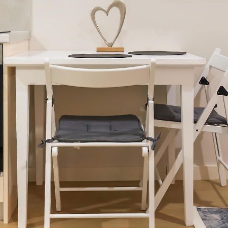 Home Inn Apartment Near City Center ティラナ エクステリア 写真