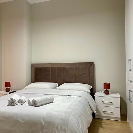 Home Inn Apartment Near City Center ティラナ エクステリア 写真