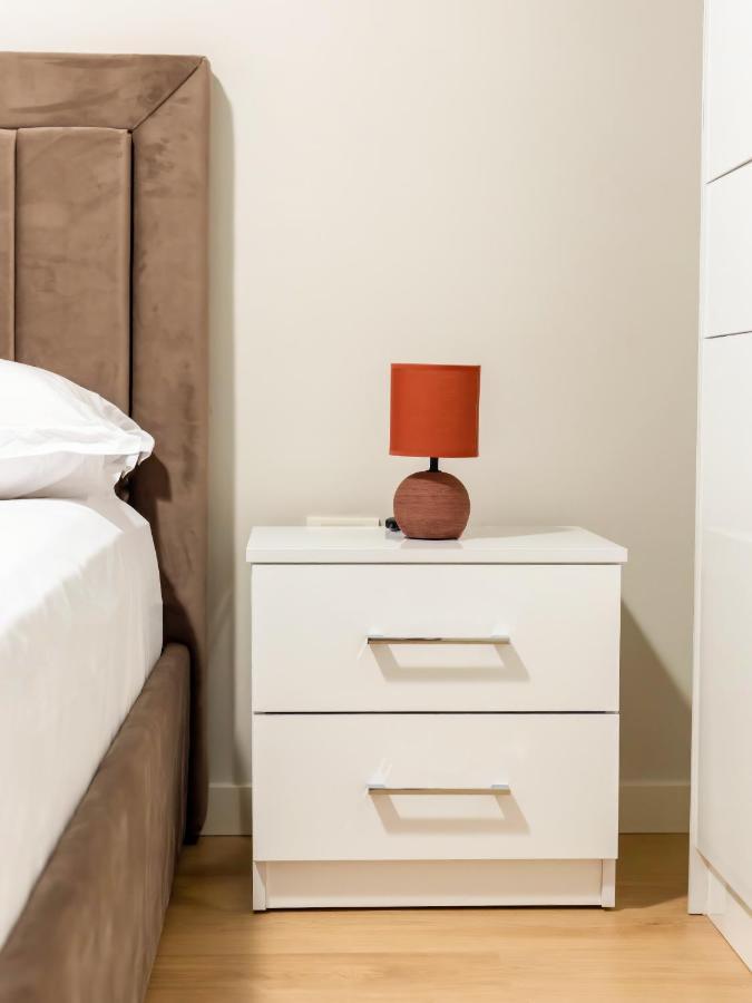 Home Inn Apartment Near City Center ティラナ エクステリア 写真