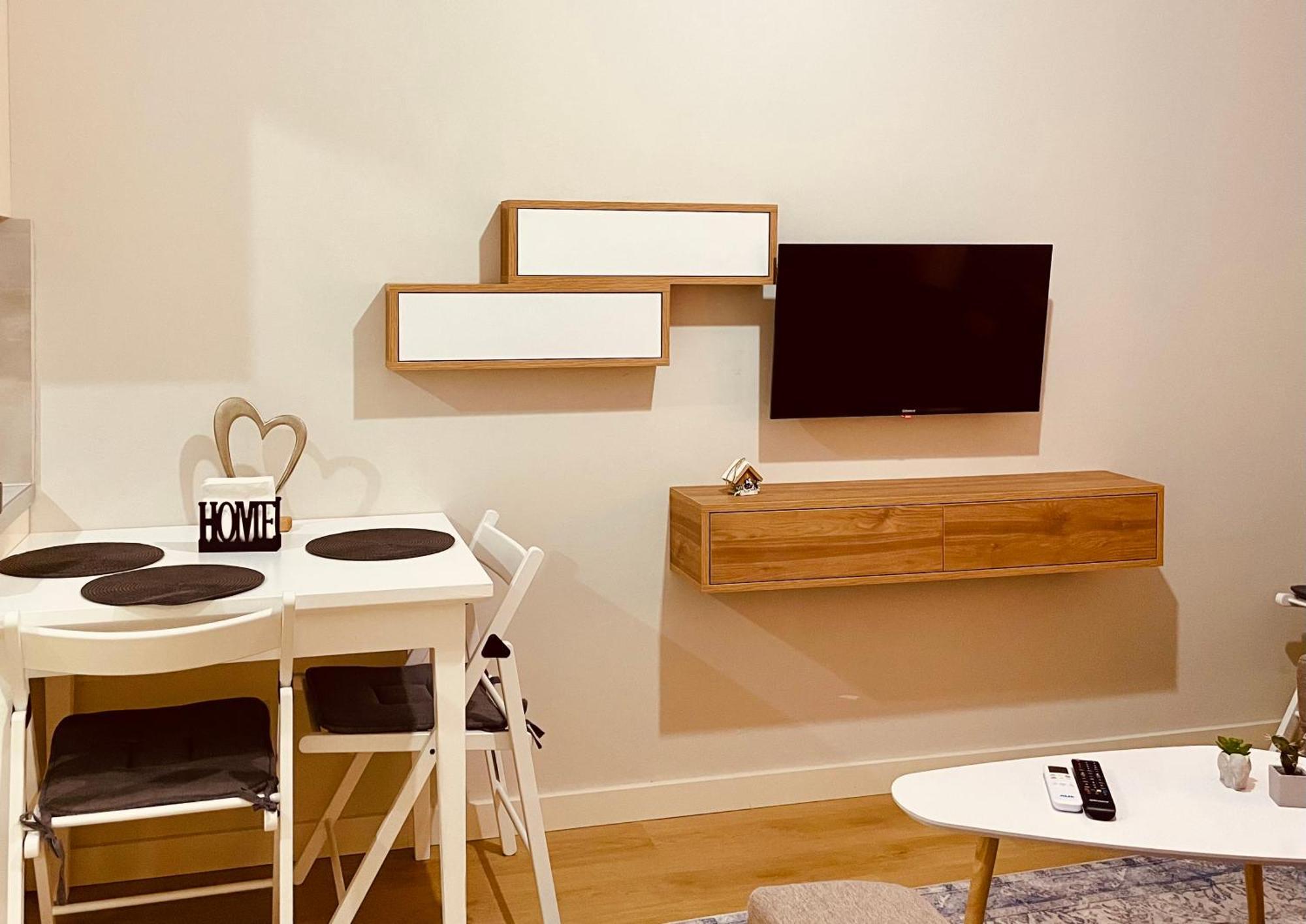 Home Inn Apartment Near City Center ティラナ エクステリア 写真
