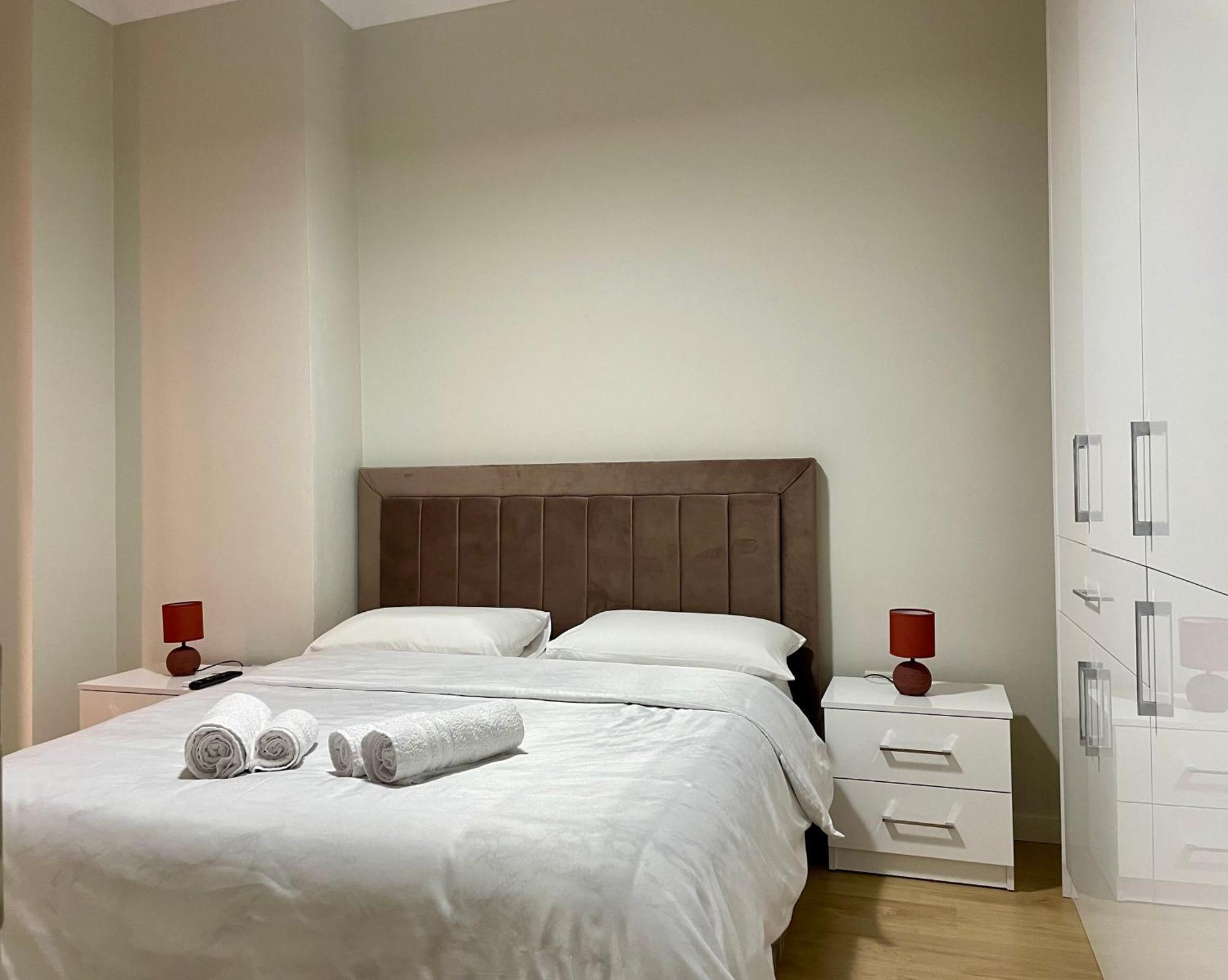Home Inn Apartment Near City Center ティラナ エクステリア 写真