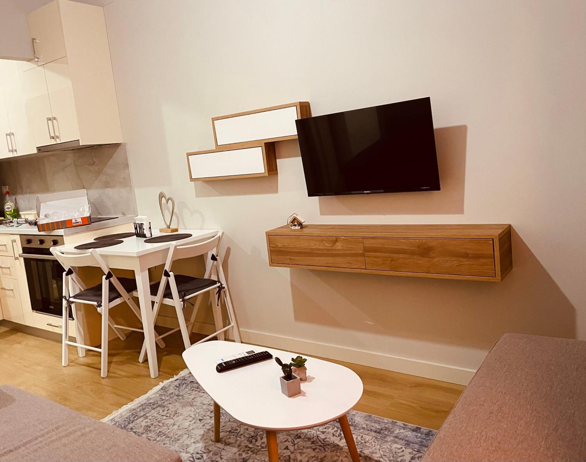 Home Inn Apartment Near City Center ティラナ エクステリア 写真